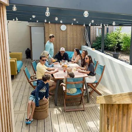 Couette-café Ted Surf House *
